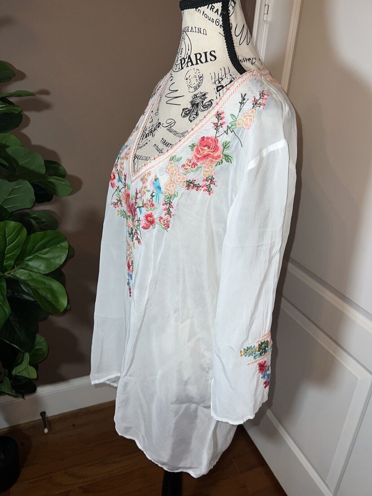 Johnny Was Silky White Embroidered Peasant Blouse Top Tunic L Large