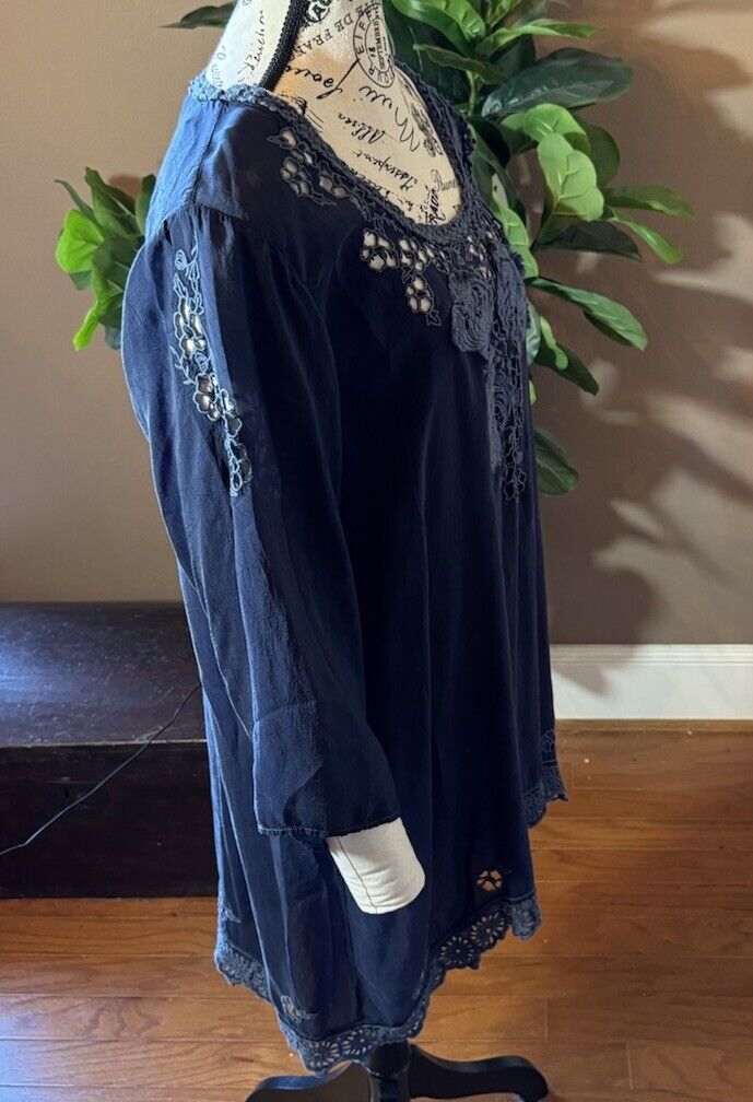 Johnny Was XL 1X Tunic Top Navy Blue Shirt Peasant Blouse Tonal Embroidery Lace