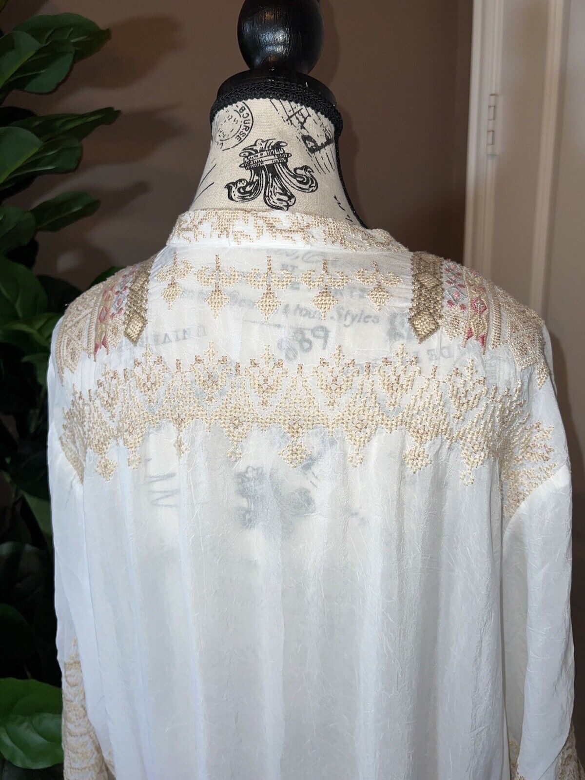 Johnny Was XXL 2X Silky White Kimono Heavily Embroidered BOHO Pockets Roses