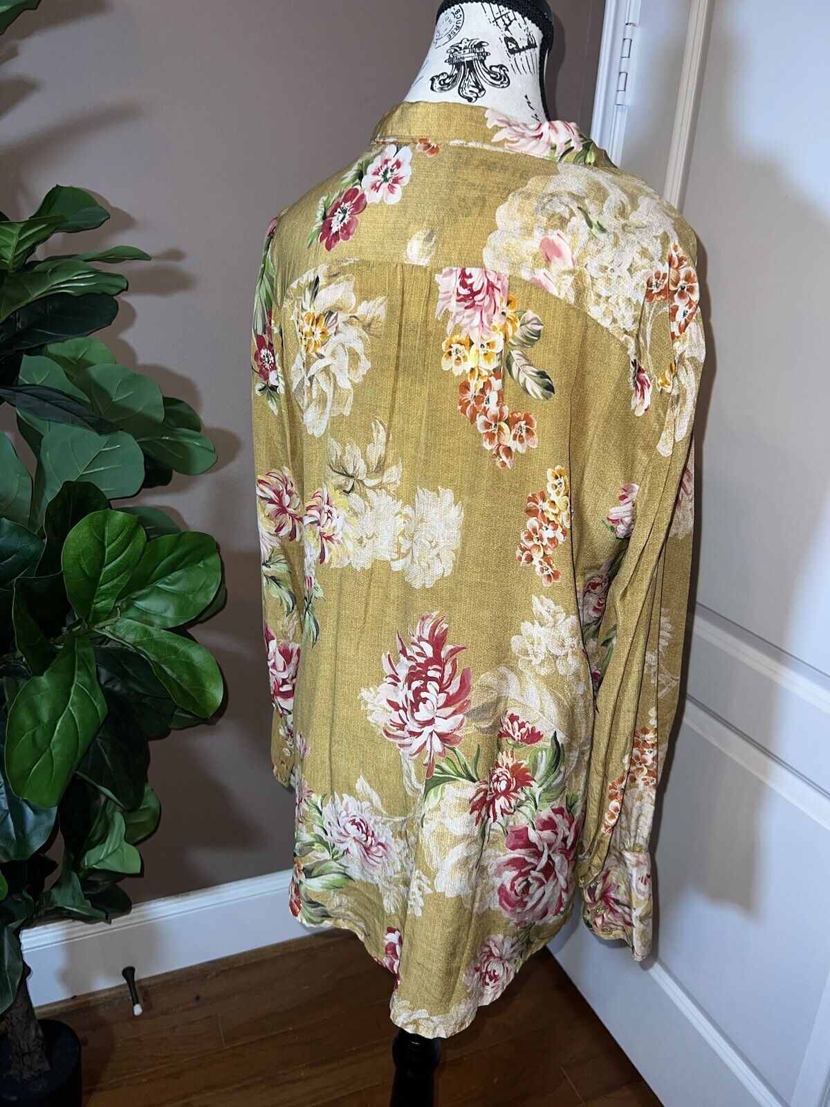 Johnny Was 100% Silk Harvest Gold Floral Button Up Blouse Top L Large