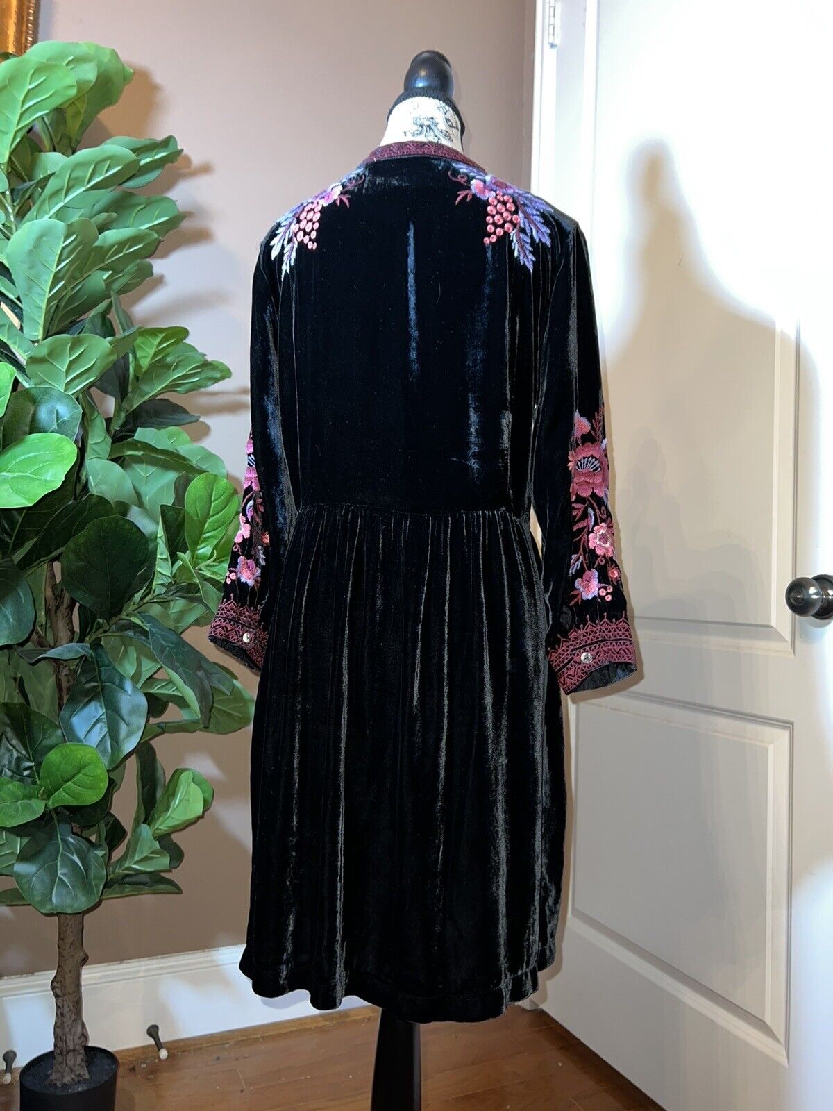 Johnny Was Black Velvet Heavily Embroidered Tunic Top Mini Dress M Medium Floral