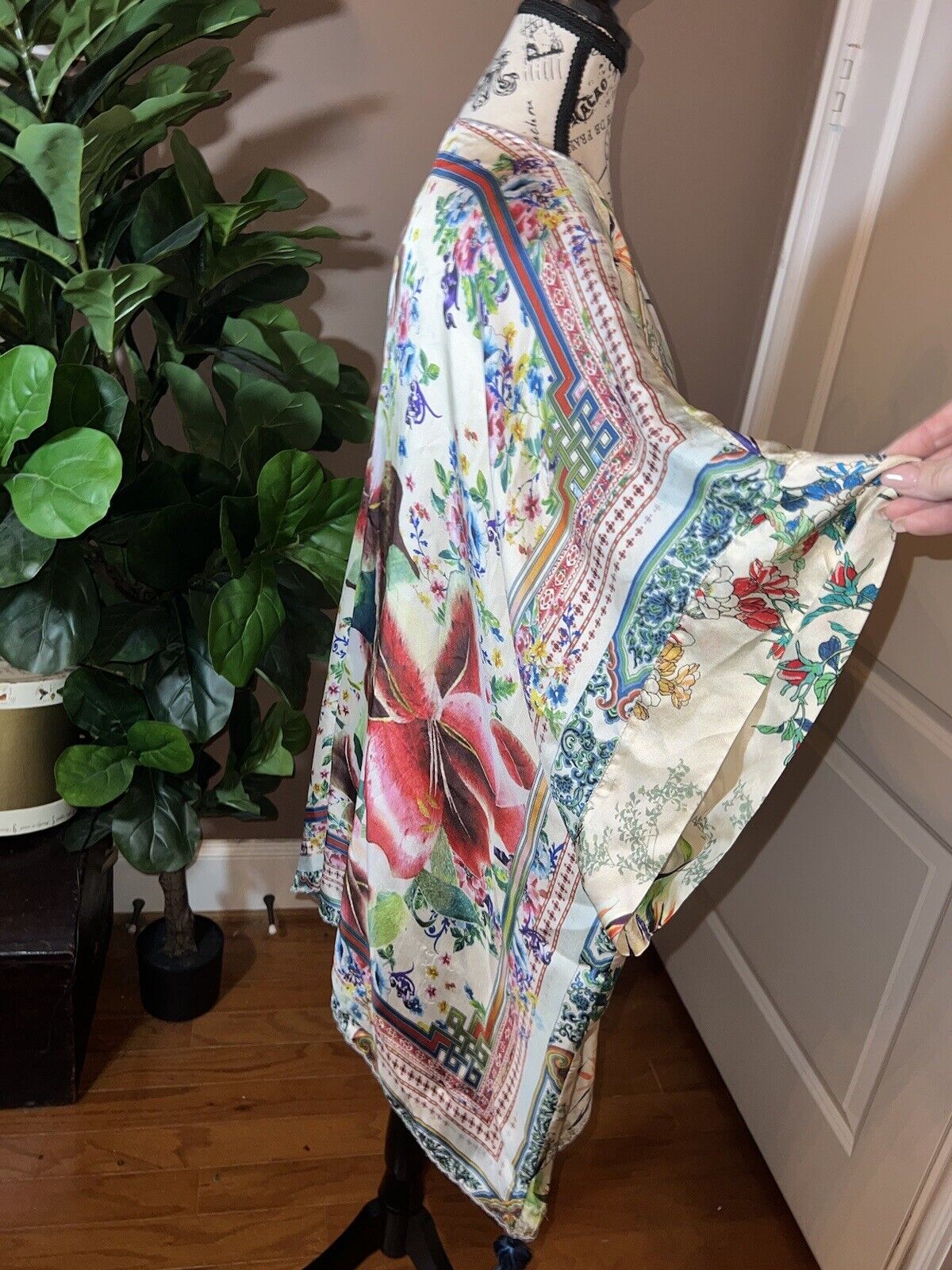 Johnny Was O/S 100% Silk Kimono Wrap Poncho Top STUNNING BACK Tassels