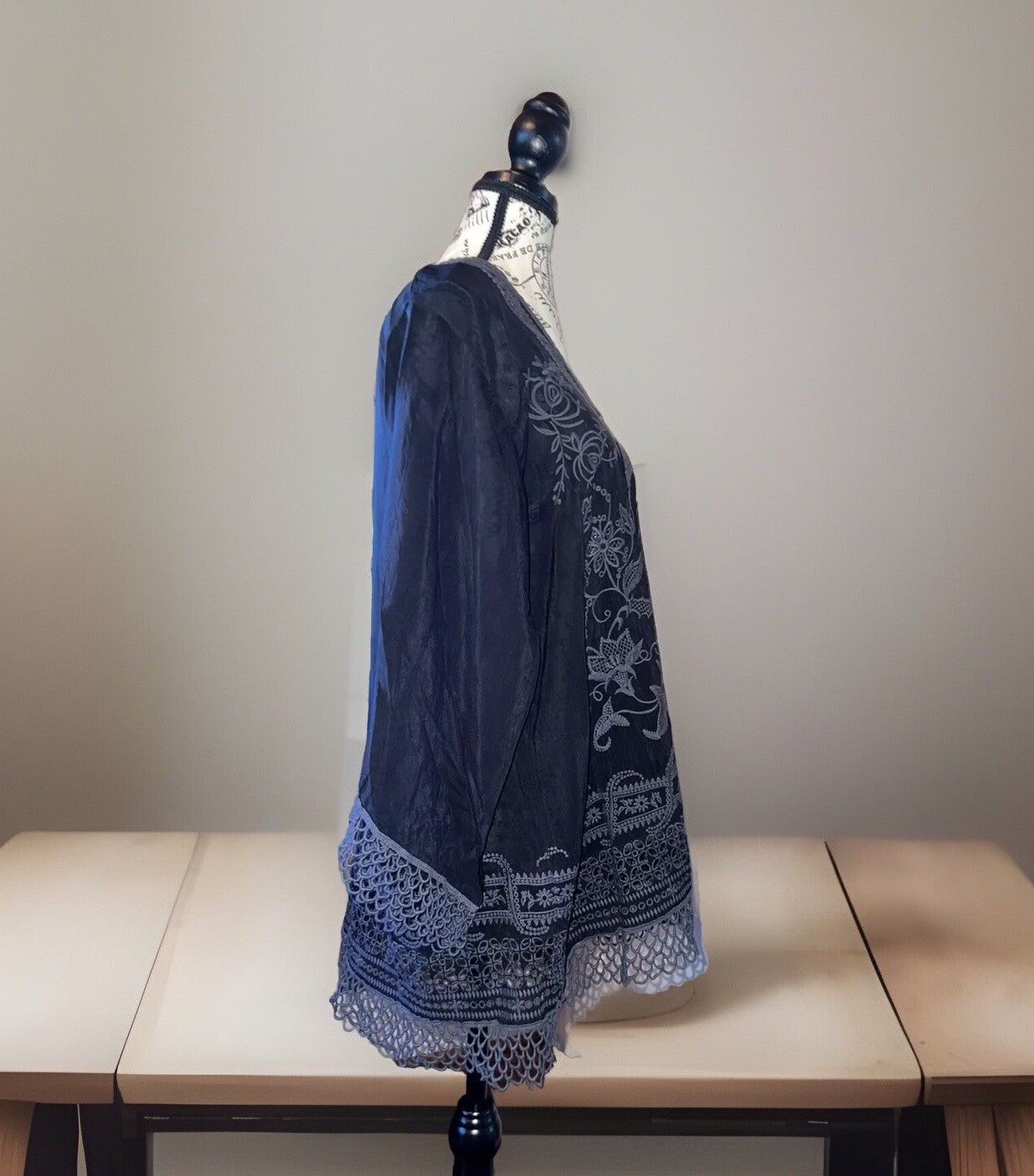 Johnny Was M Black Tunic Top Eyelet & Lace Silky Kimono Sleeves Lightweight Cool Johnny Was