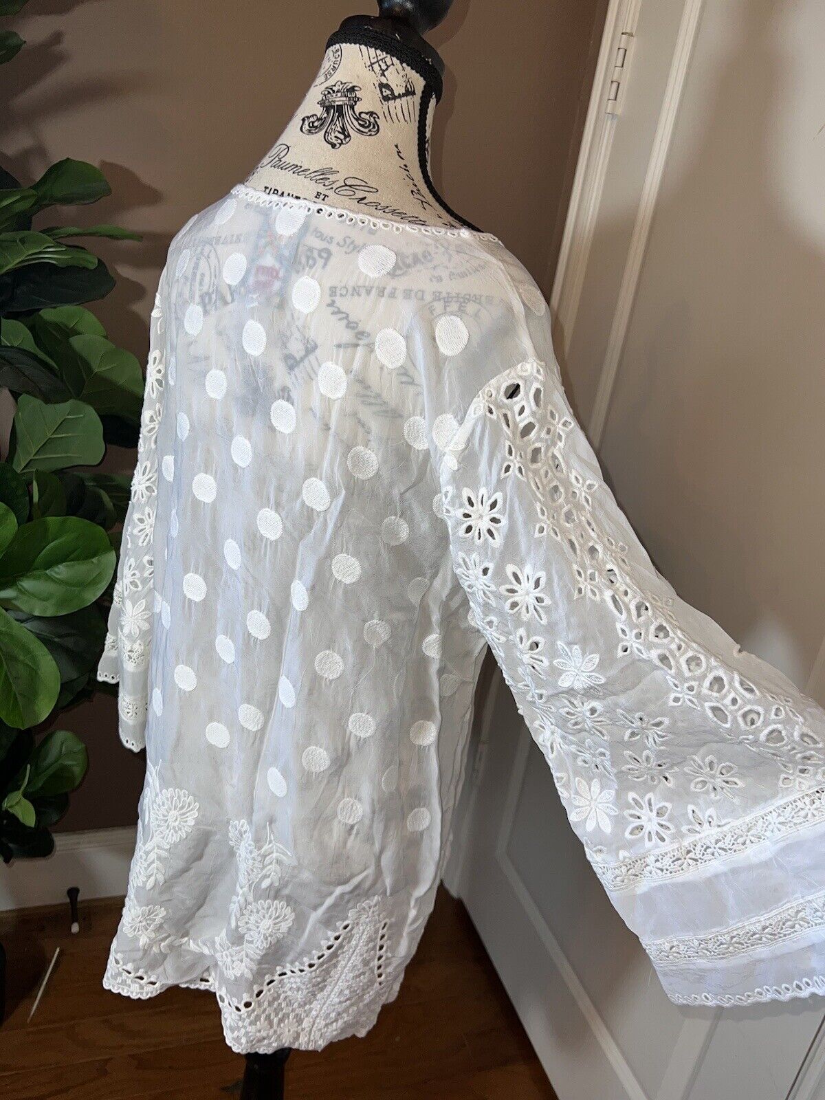 Johnny Was Silky Soft White Kimono Top Floral Eyelet Lace Sz L  Large SPRING