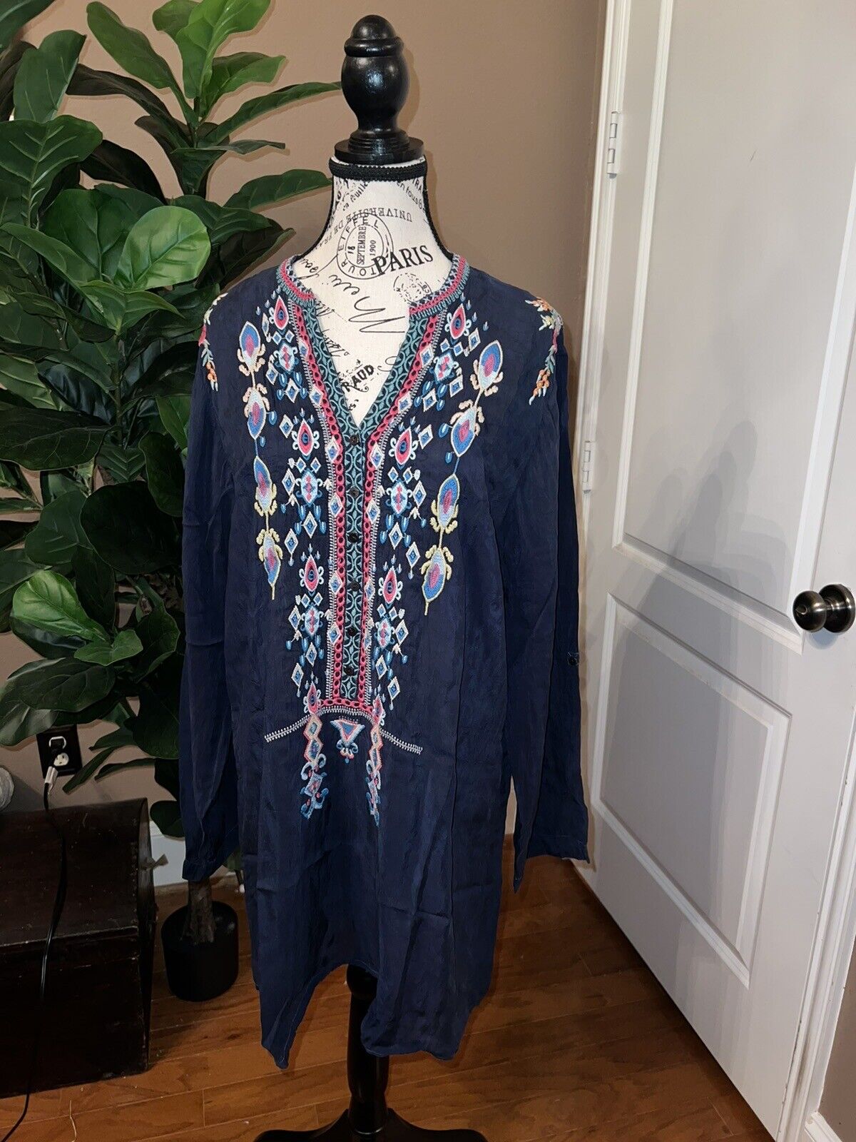 Johnny Was Sz XL Heavily Embroidered Silky Navy Tunic Top Kimono Sleeve