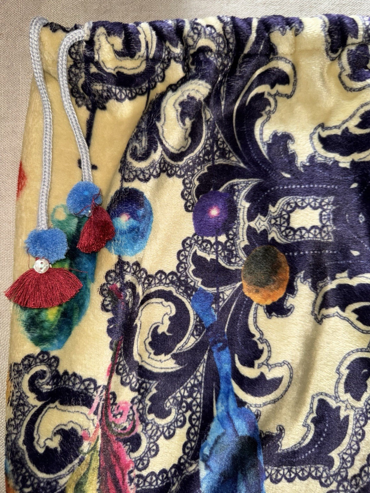 8988048