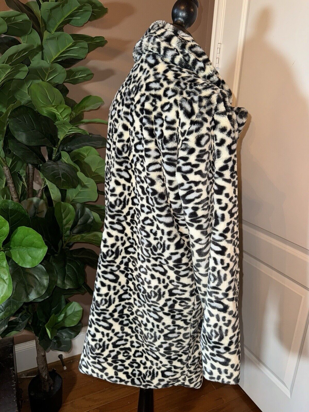 Johnny Was S Soft Blue & White Leopard Faux Fur Coat Jacket Wrap Silk Lining