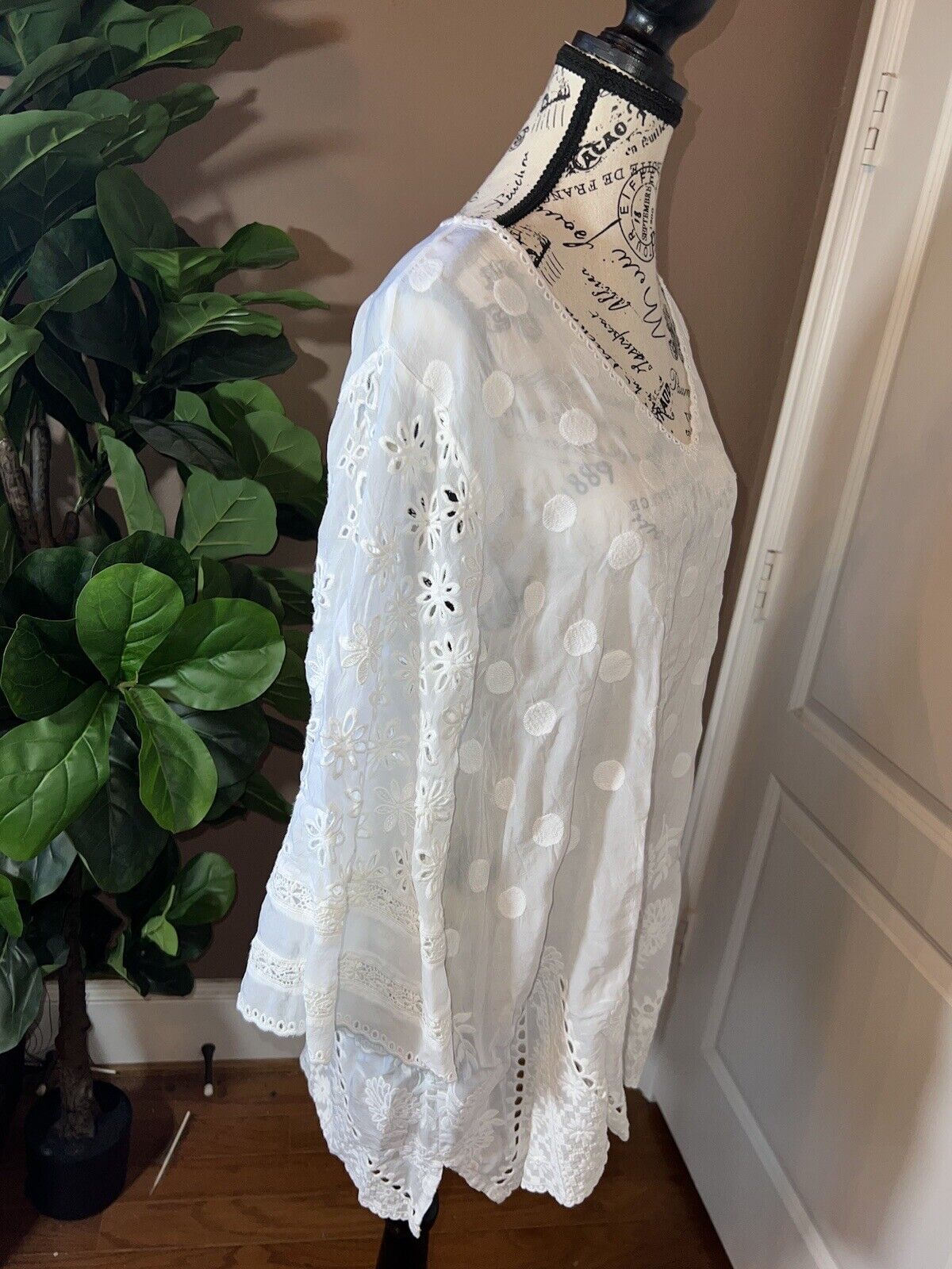 Johnny Was Silky Soft White Kimono Top Floral Eyelet Lace Sz L  Large SPRING