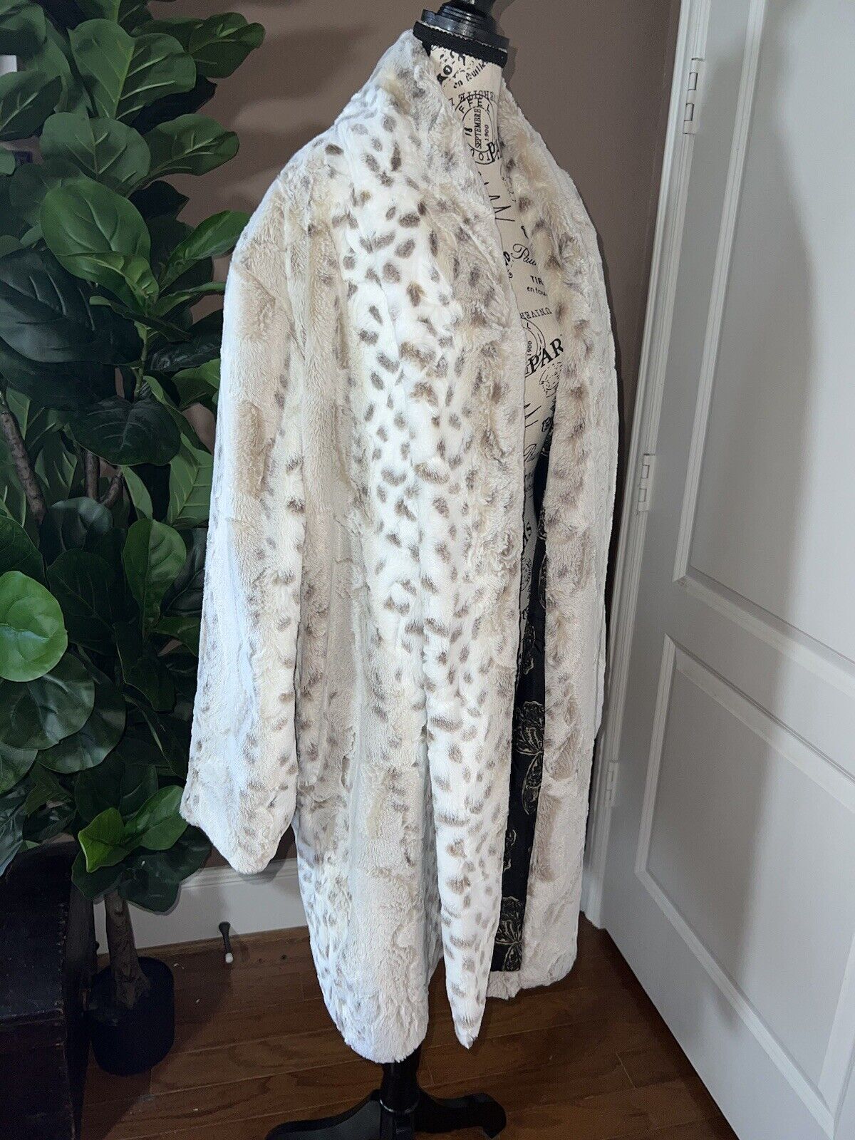 Johnny Was Snow Lynx Faux Fur Coat Jacket Wrap Sz XL 1X  100% Silk Lining