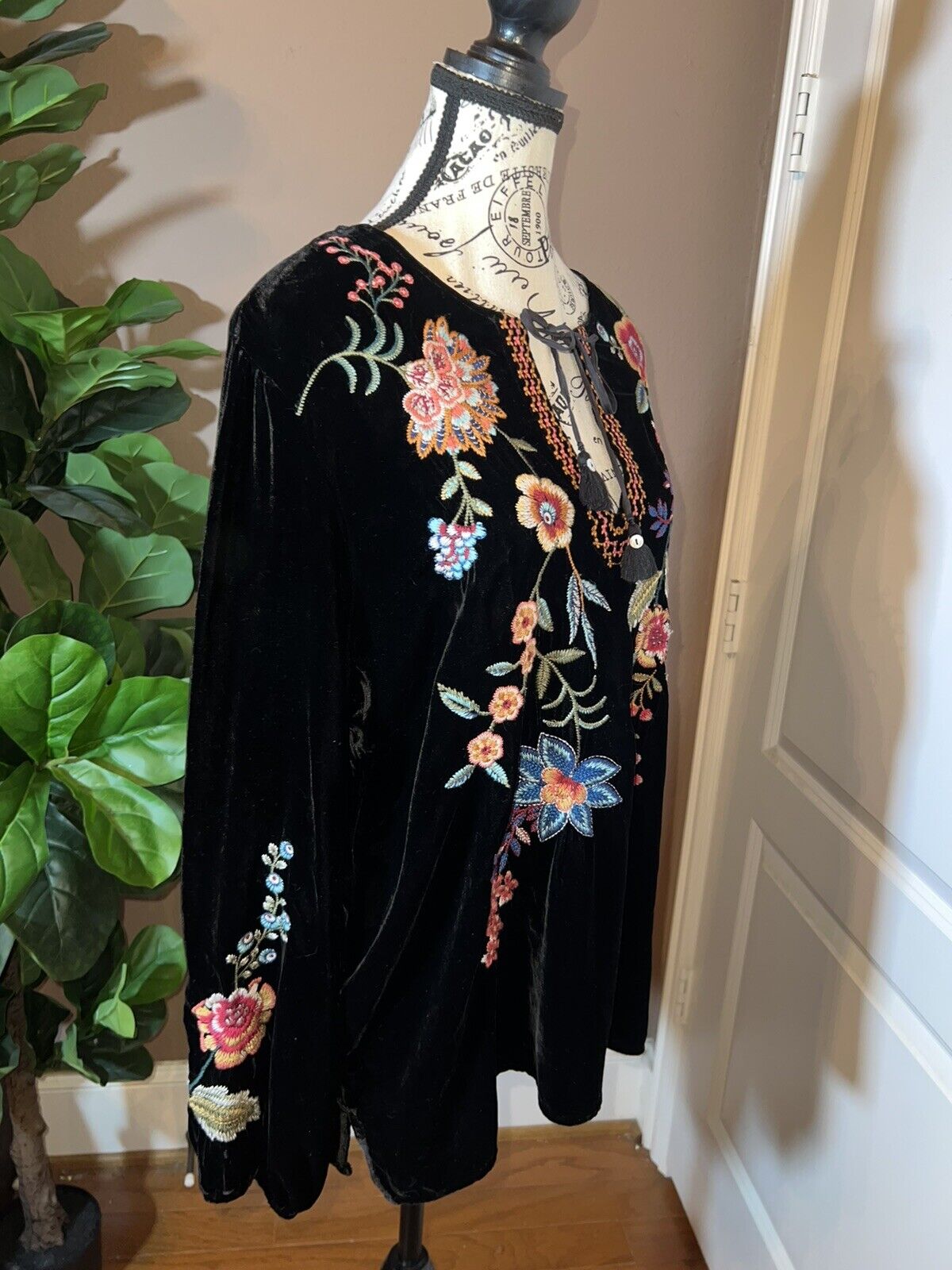 NEW Johnny Was Black Velvet Heavily Embroidered Tunic Top L Large Peasant NWT