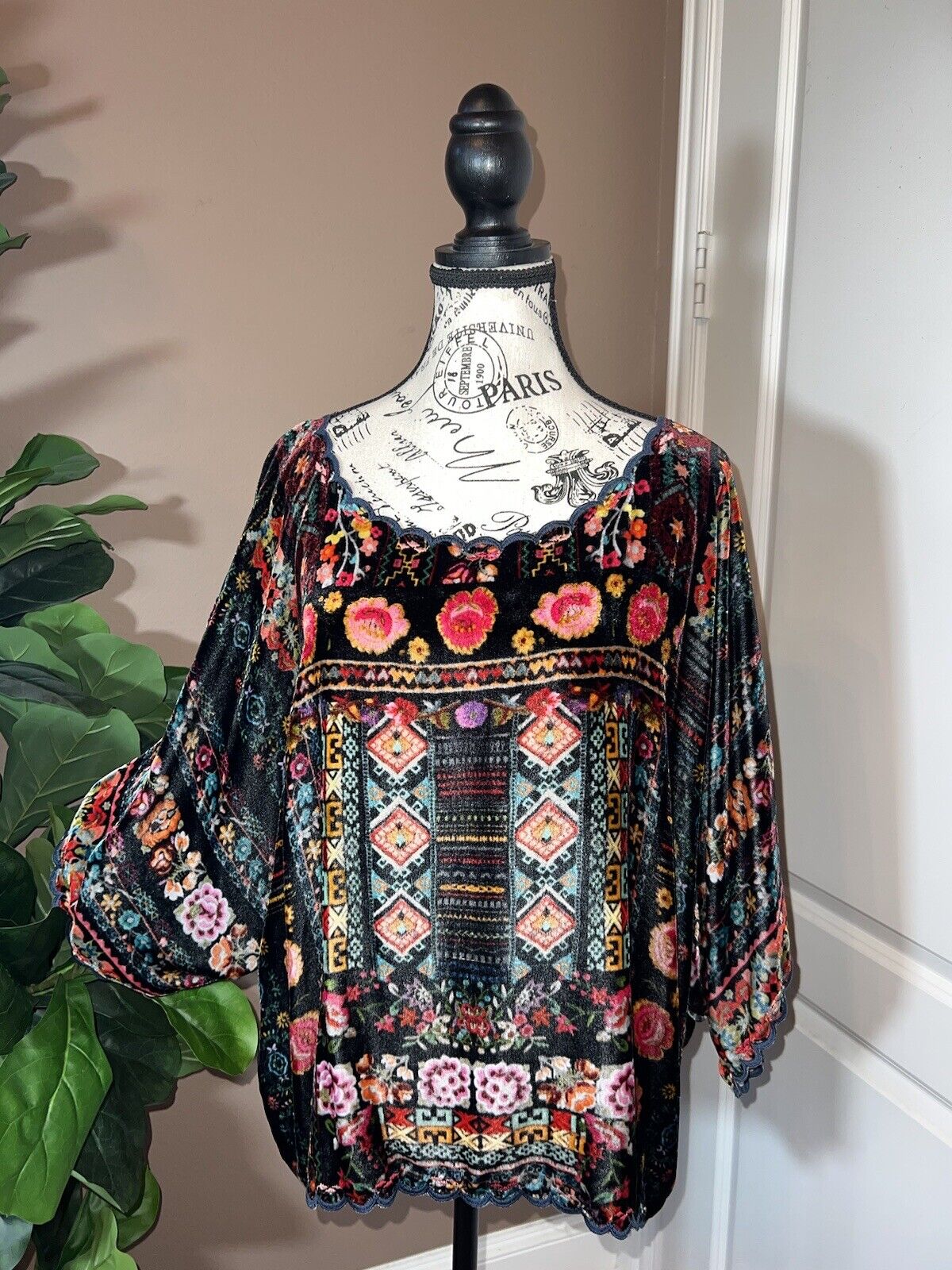 Johnny Was Black & Floral Velvet Tunic Top L Large Peasant  Roses Kimono