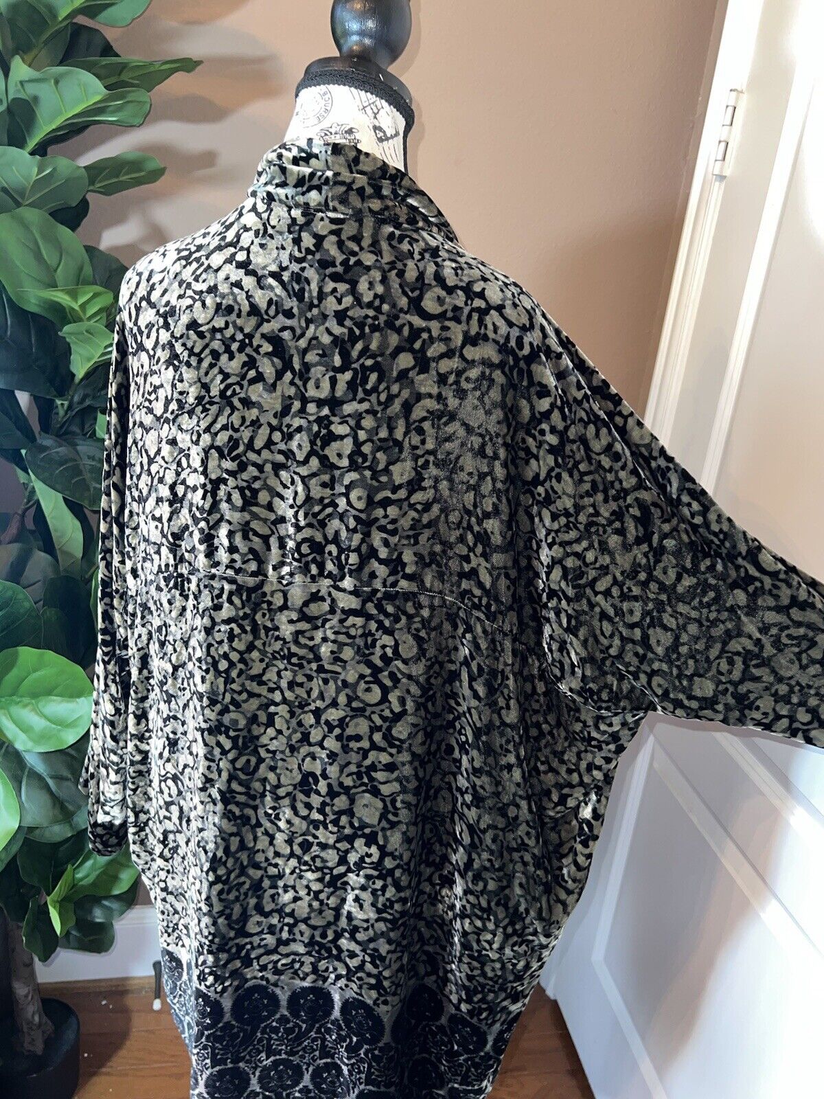 Johnny Was Velvet  Kimono Wrap Shrug L Large Olive Green Grey Black Pockets