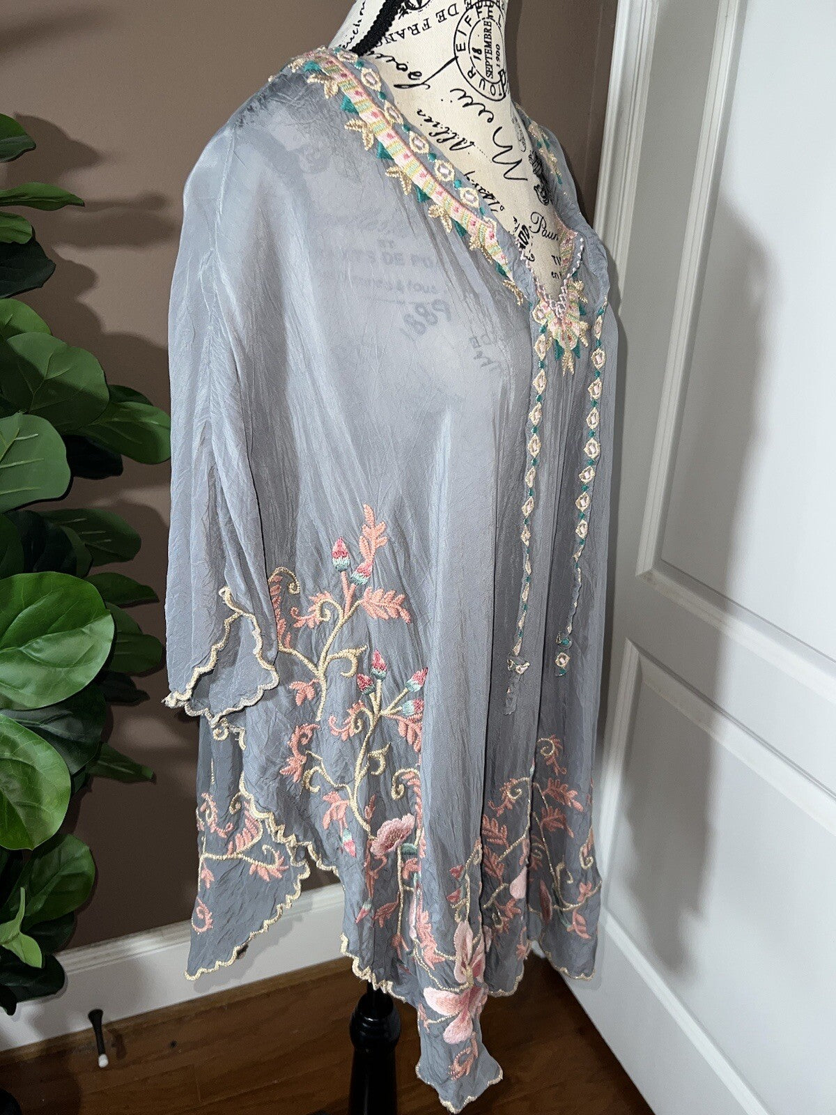 Johnny Was M Silky Kimono Poncho Wrap Top Cover Up Gold Embroidery PitPit 31” Johnny Was