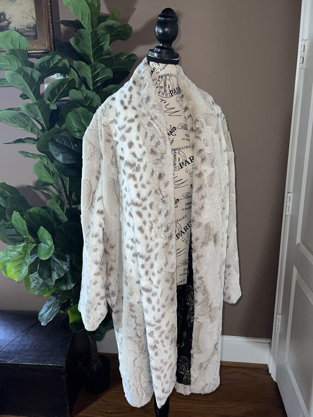 Johnny Was Snow Lynx Faux Fur Coat Jacket Wrap Sz XL 1X  100% Silk Lining