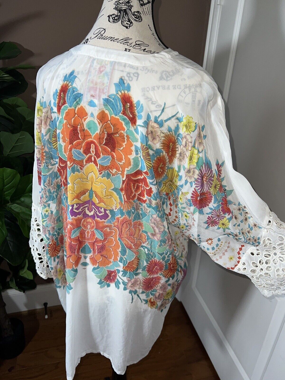 Johnny Was Silky Soft White Kimono Top Floral Eyelet Lace Sz L  Large Wrap