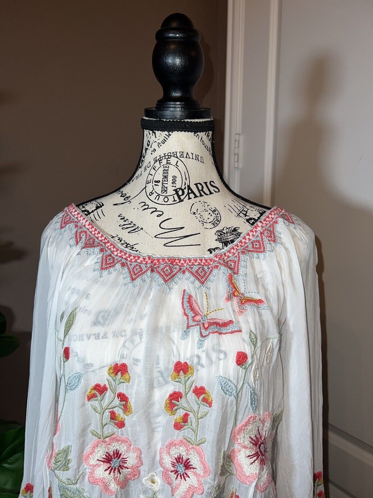 Johnny Was L Large Embroidered Silky Pink White Tunic Top Kimono Sleeves SPRING