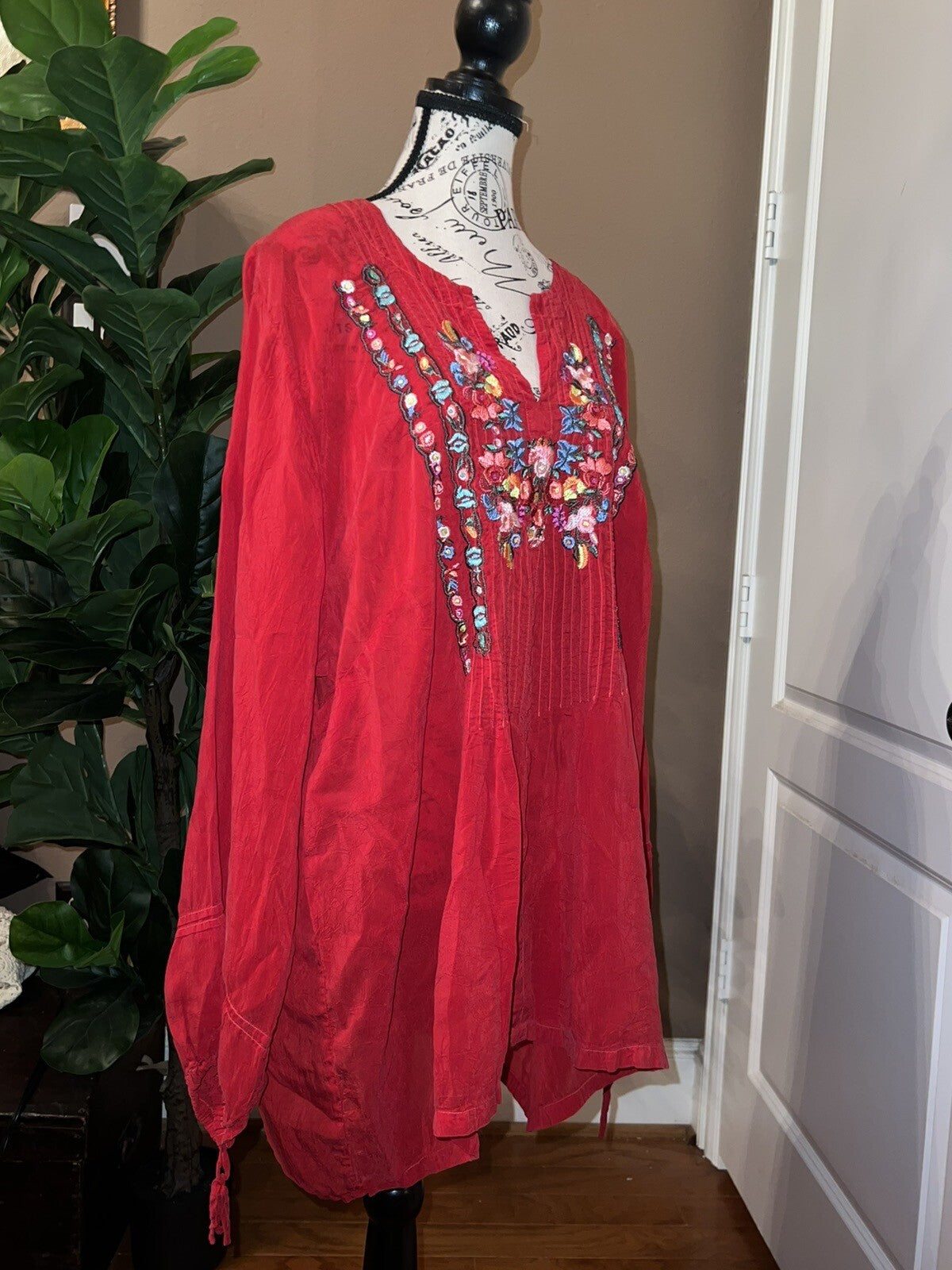 Johnny Was 1X Peasant Top Blouse Red Silky Lightweight Cool Embroidered Tunic Johnny Was