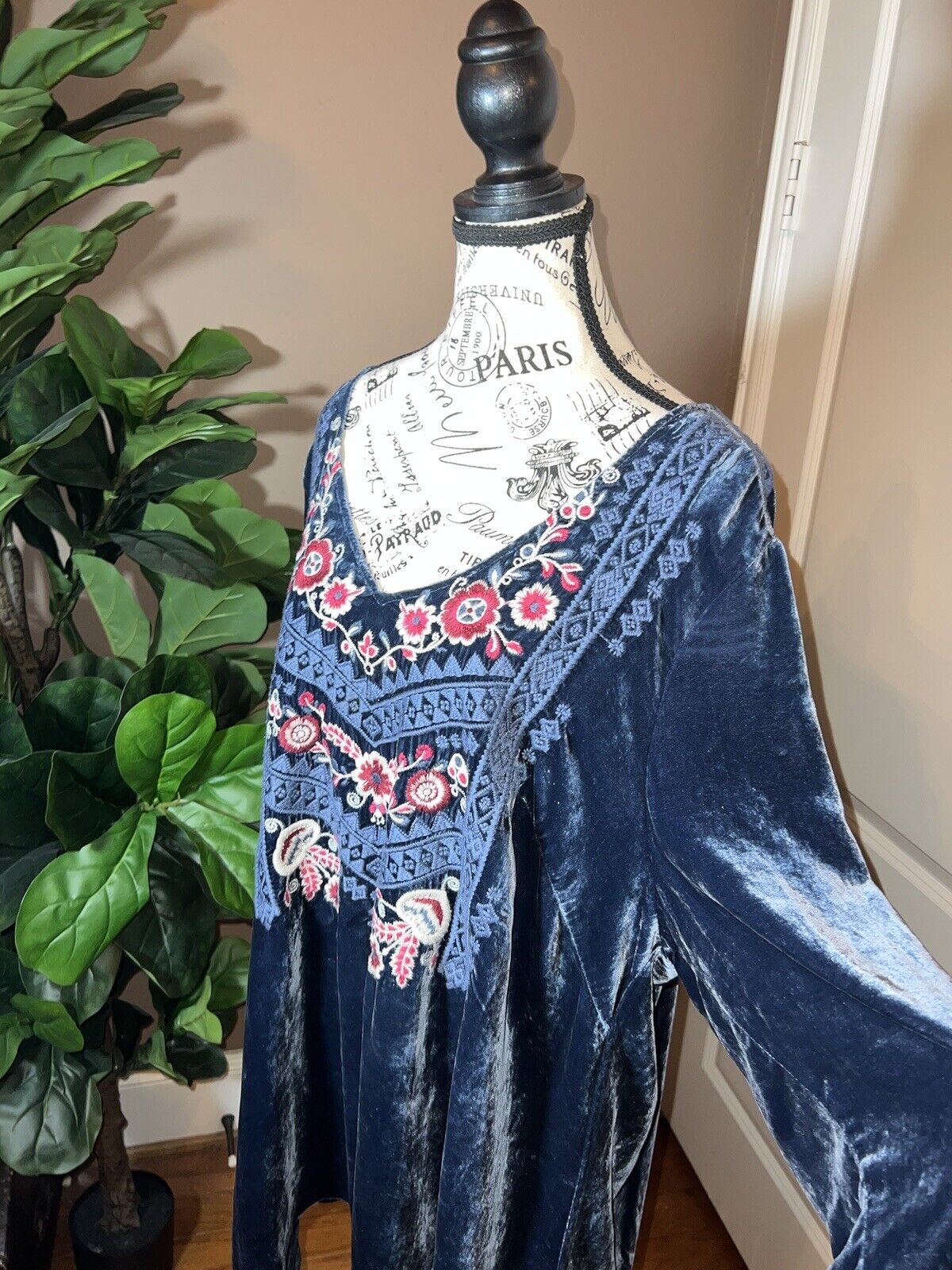 Johnny Was Blue Velvet Heavily Embroidered Tunic Top Long Sleeve Sz 1X XL