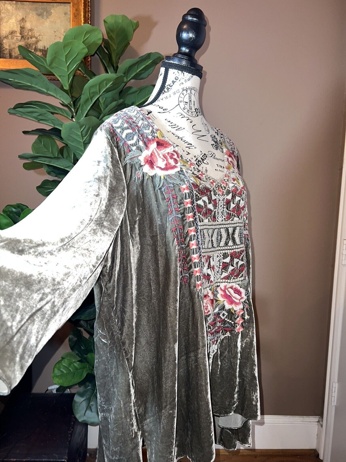 Johnny Was OliveGrey Velvet Heavily Embroidered Tunic Top Long Sleeve Sz 1X (XL)