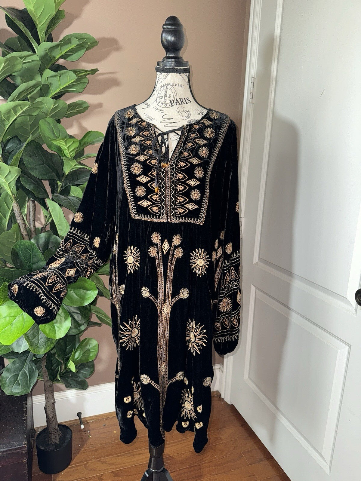 Johnny Was Large Black & Gold Velvet Shift Mini Dress Tunic Top $528 Retail Johnny Was