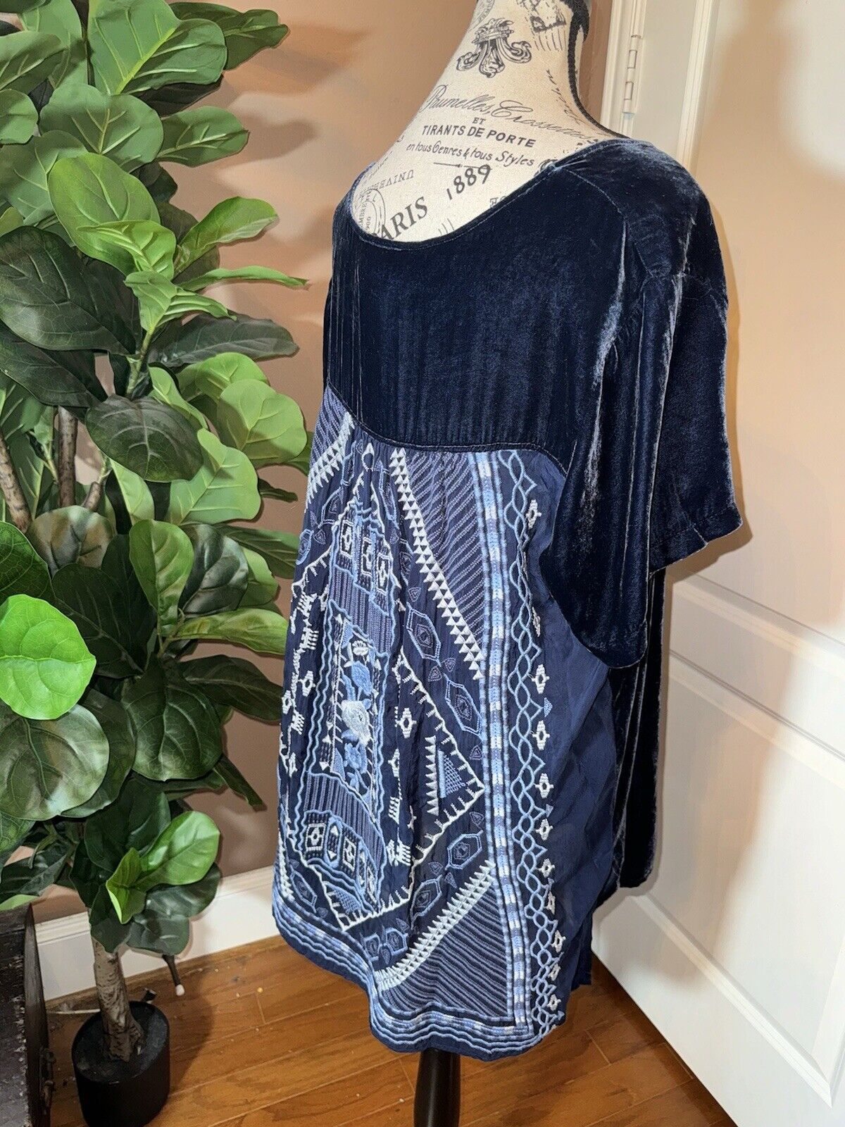 Johnny Was XL 1X Blue Velvet Tunic Top Shirt Mini Dress Embroidered Blouse