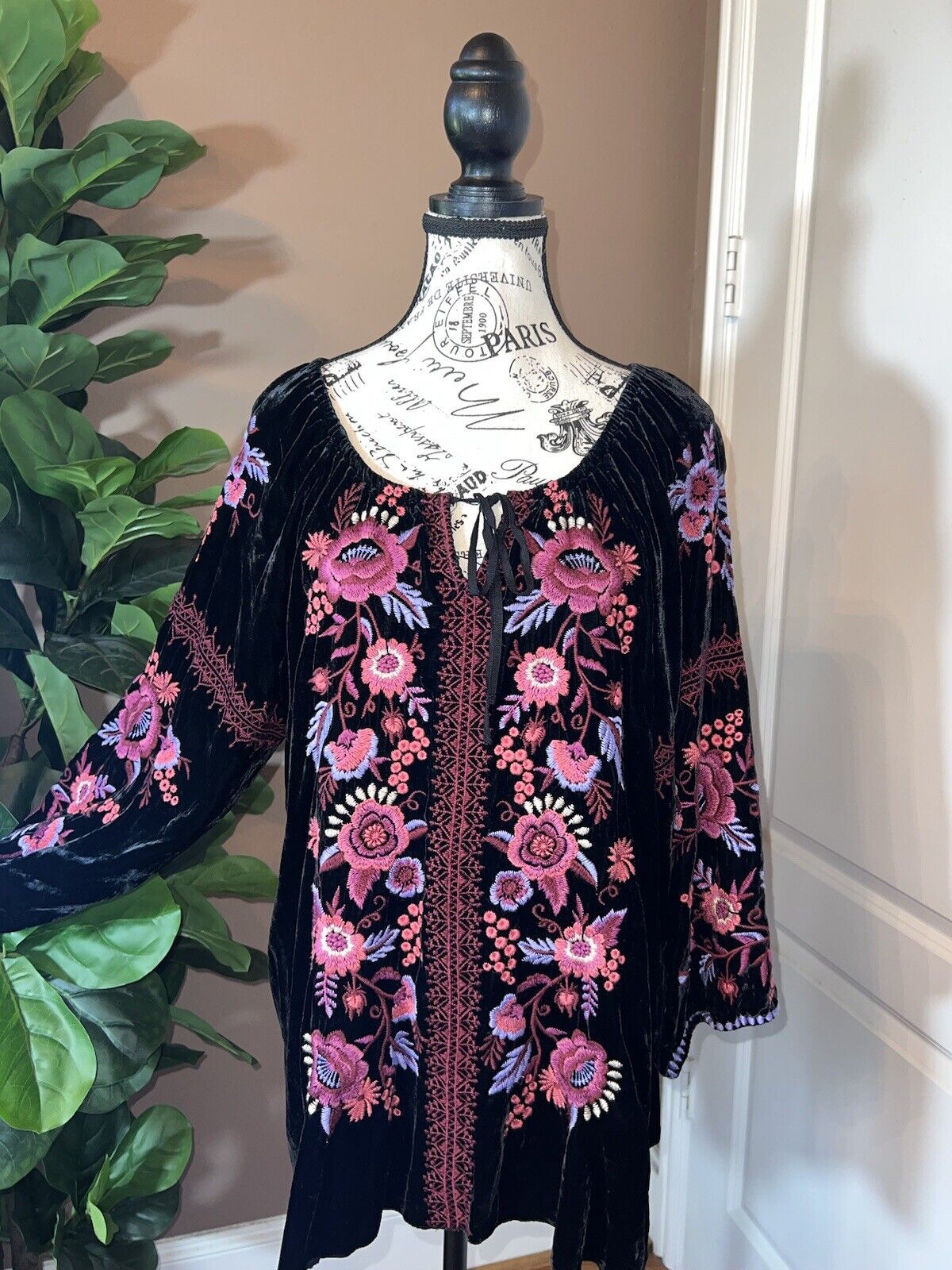 Johnny Was Black & Pink Velvet Heavily Embroidered Tunic Top L Large Peasant