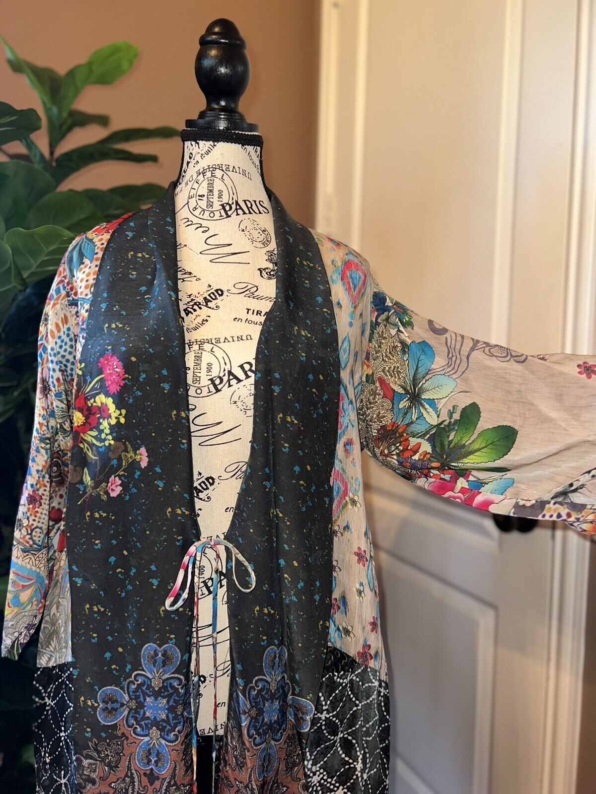 Johnny Was S Small OVERSIZED Silky Kimono Top Great Condition & Back Is STUNNING