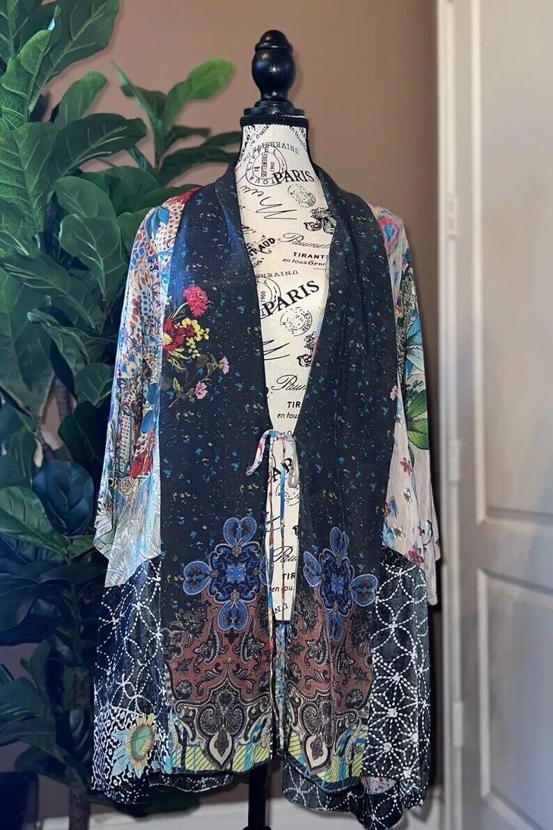 Johnny Was S Small OVERSIZED Silky Kimono Top Great Condition & Back Is STUNNING