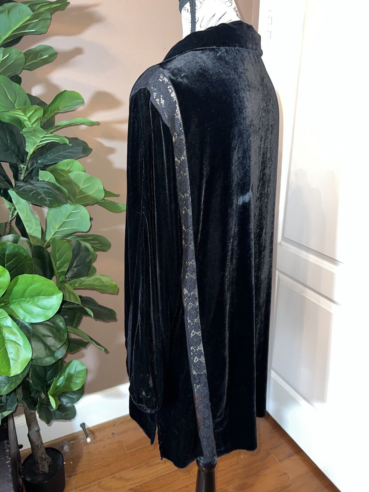 Johnny Was Black Velvet With Inset Lace Tunic Top Long Sleeve Button Sz L Large