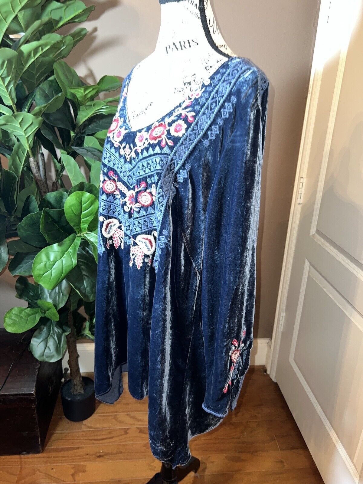 Johnny Was Blue Velvet Heavily Embroidered Tunic Top Long Sleeve Sz 1XL 1X XL