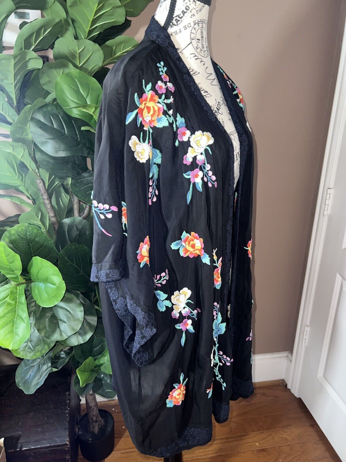 Johnny Was Silky Kimono W/ Embroidery & Flowers Sz XL 1X 1XL  Pockets