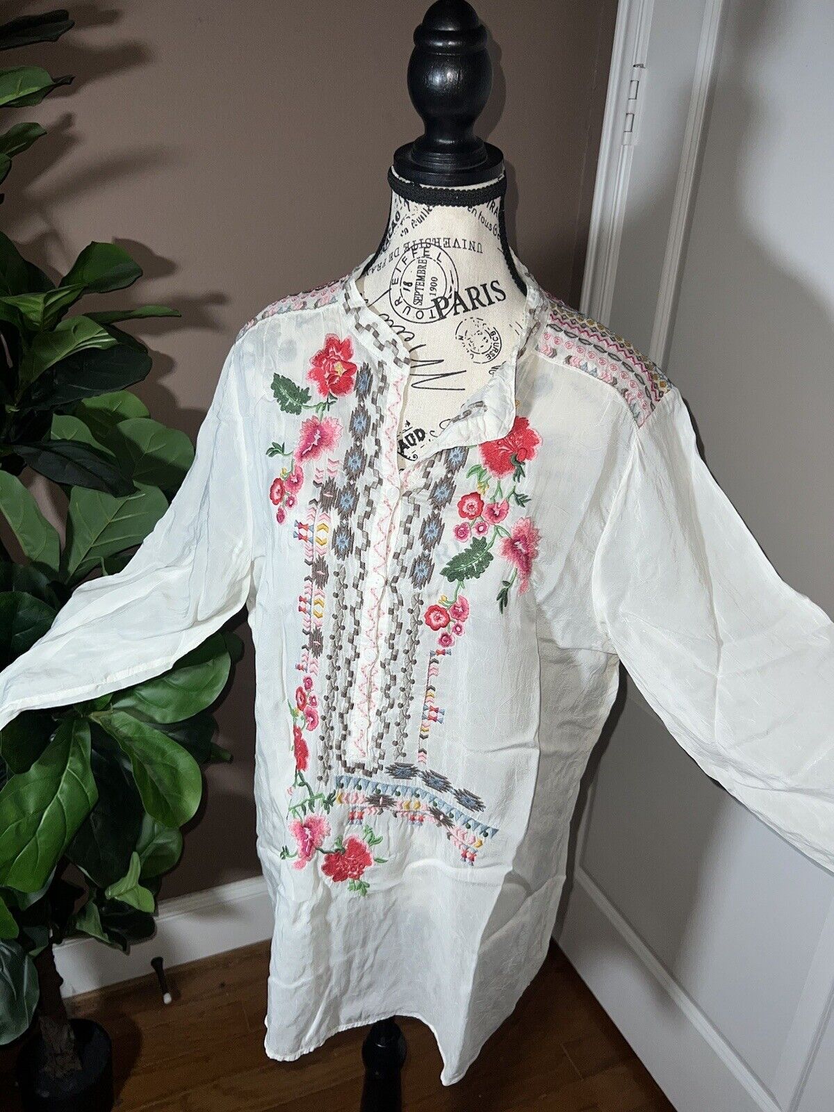 Johnny Was Silky White Embroidered Peasant Blouse Top Tunic XL SUMMER