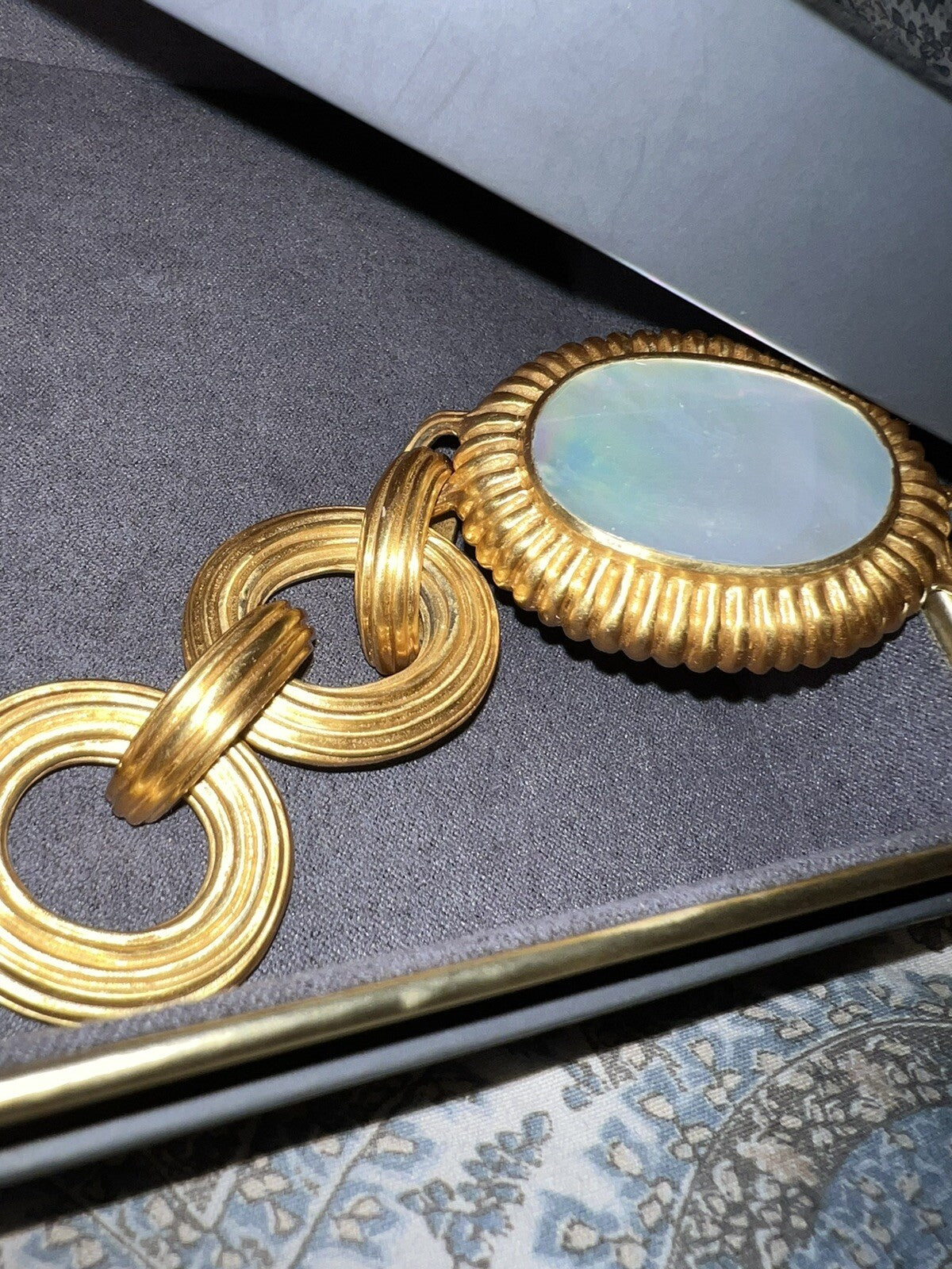 Julie Vos Mother Of Pearl Statement Link Bracelet Toggle Closure Julie Vos