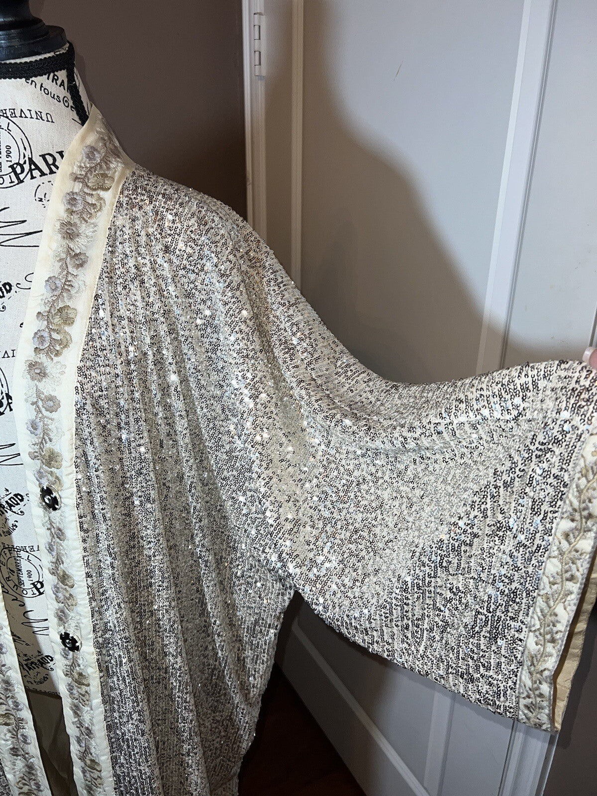 Johnny Was L Silk & Sequins Ivory KIMONO Long Duster Wrap PTP-30” OVERSIZED Johnny Was