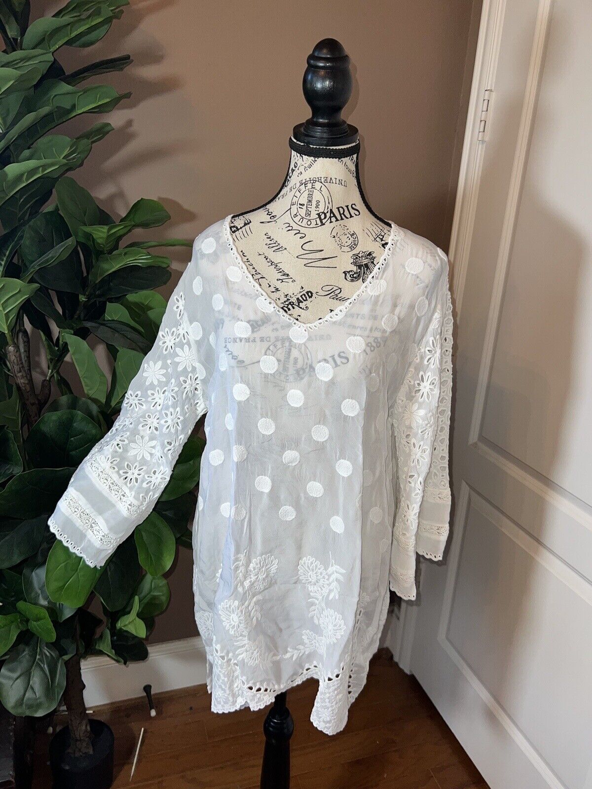 Johnny Was Silky Soft White Kimono Top Floral Eyelet Lace Sz L  Large SPRING