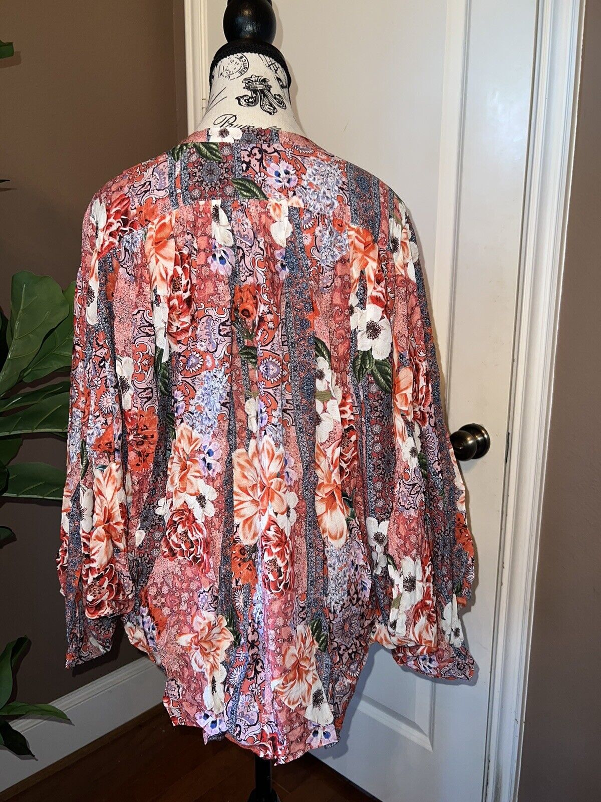 Johnny Was Sz L Large Silky Top Blouse W/ Batwing Kimono Sleeves