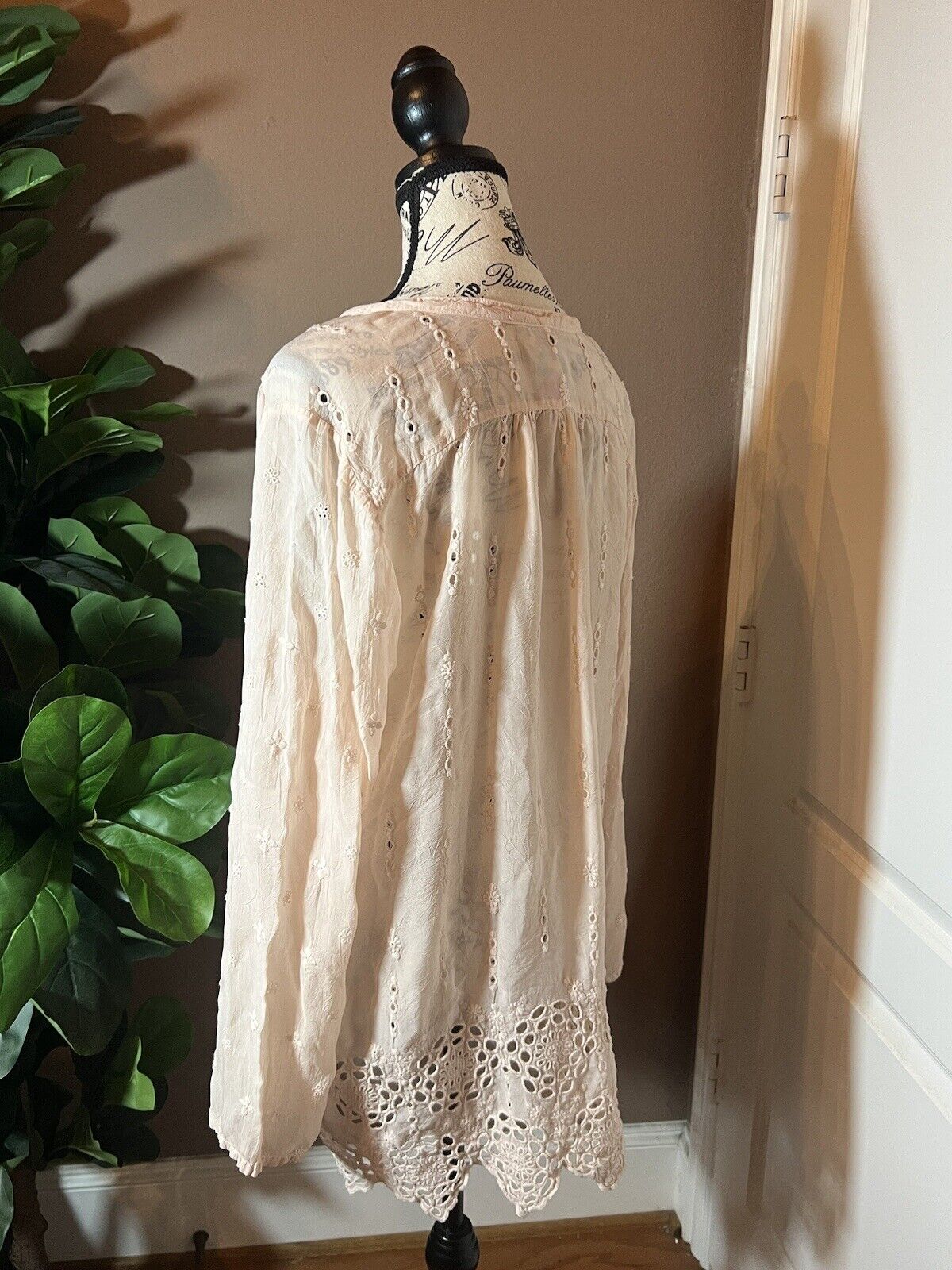 Johnny Was Silky Soft Pink Blouse Top Tunic Eyelet Lace Sz L  Large SPRING