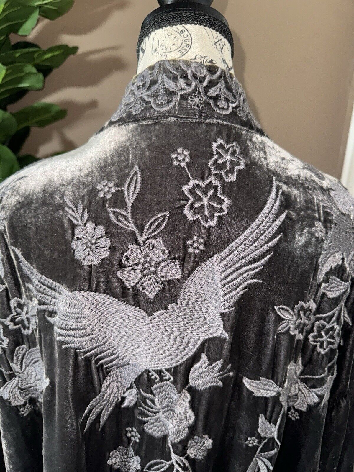 Johnny Was Sz 1X 1XL Grey Velvet Embroidered Kimono Wrap Floral & Birds STUNNING