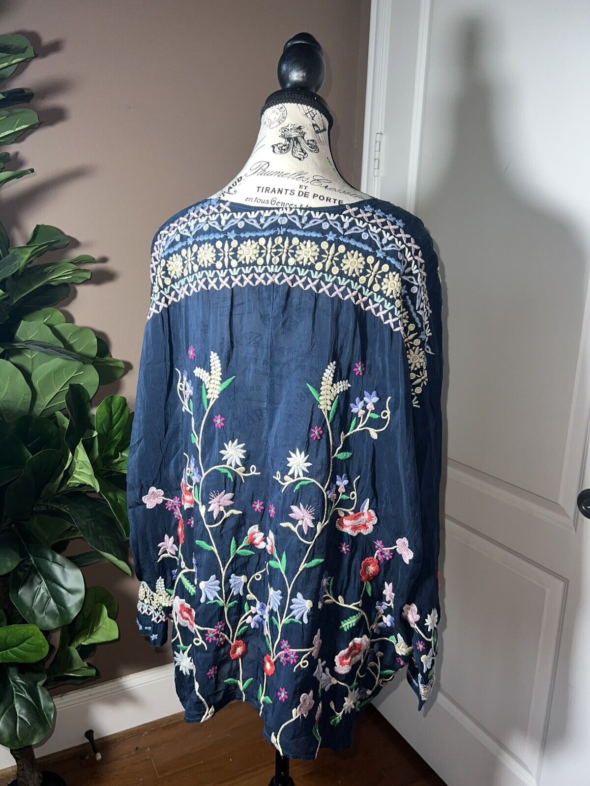 Johnny Was Sz 1X 1XL Silky Floral Tunic Top Embroidered With Beautiful Flowers