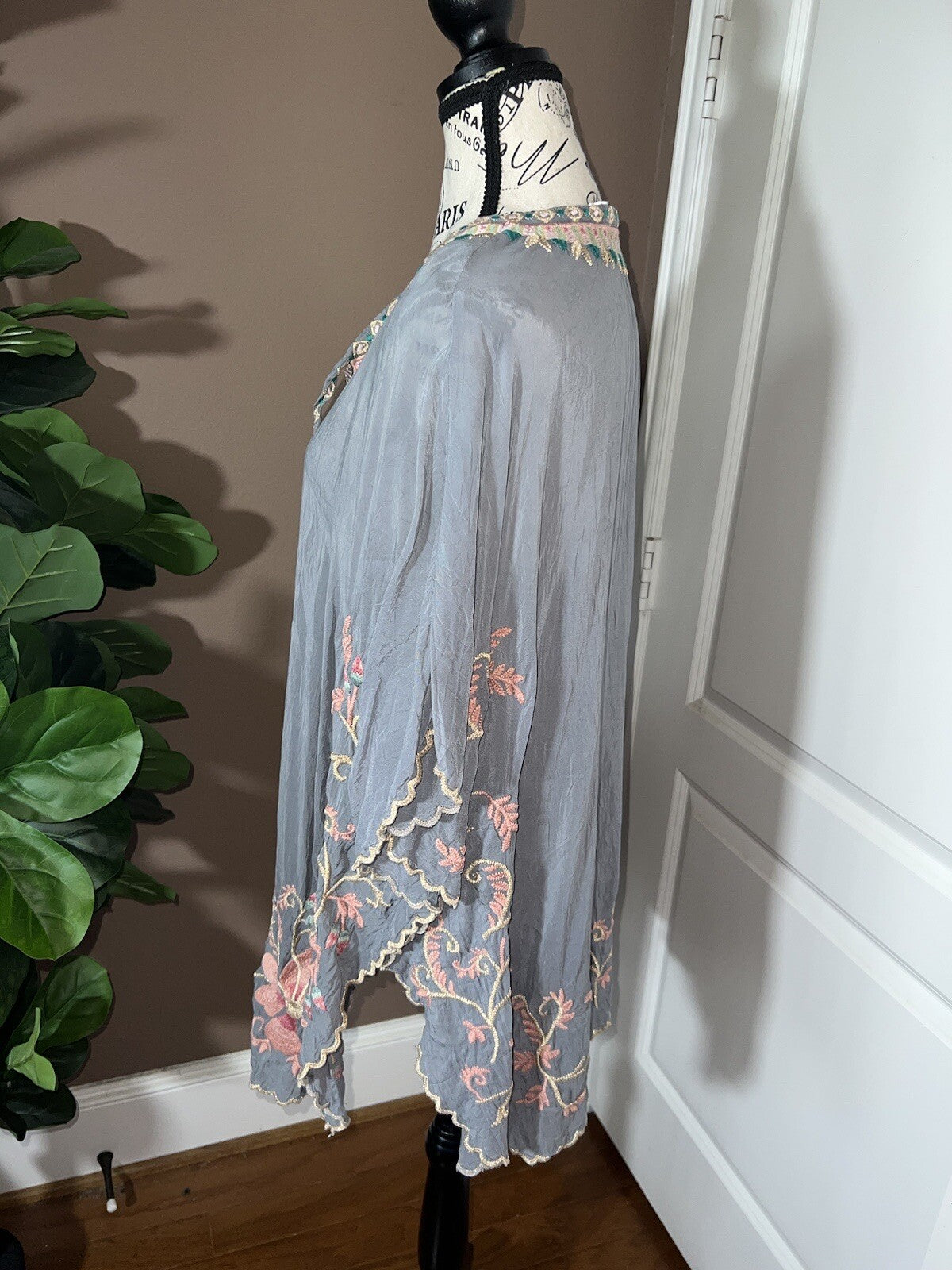 Johnny Was M Silky Kimono Poncho Wrap Top Cover Up Gold Embroidery PitPit 31” Johnny Was