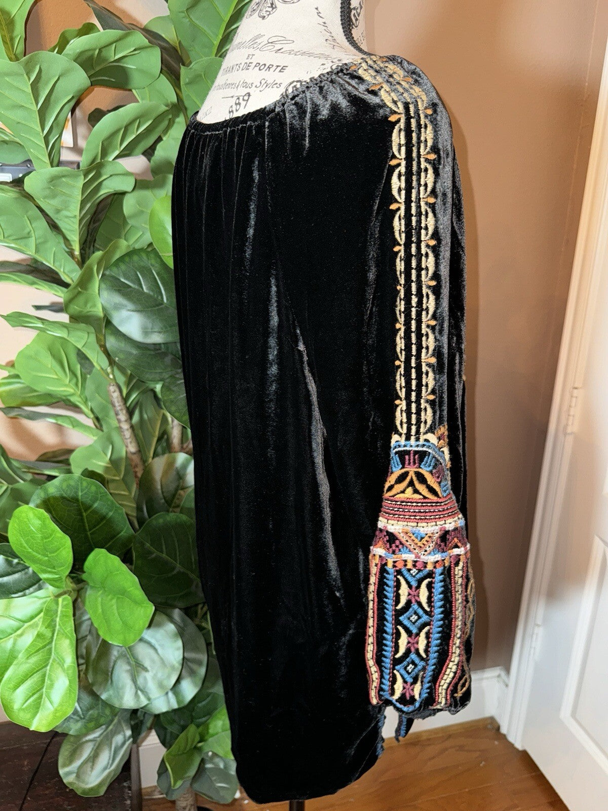 JOHNNY WAS L Large Black Velvet Peasant Blouse Shirt Tunic Top Embroidered Johnny Was