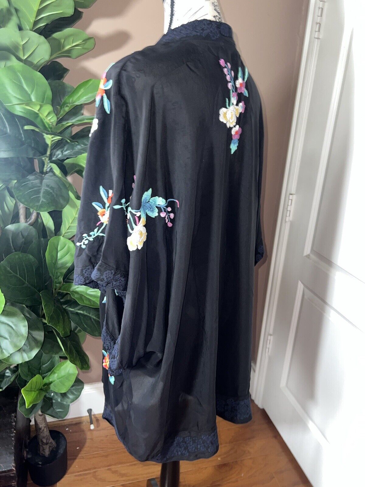 Johnny Was Silky Kimono W/ Embroidery & Flowers Sz XL 1X 1XL  Pockets