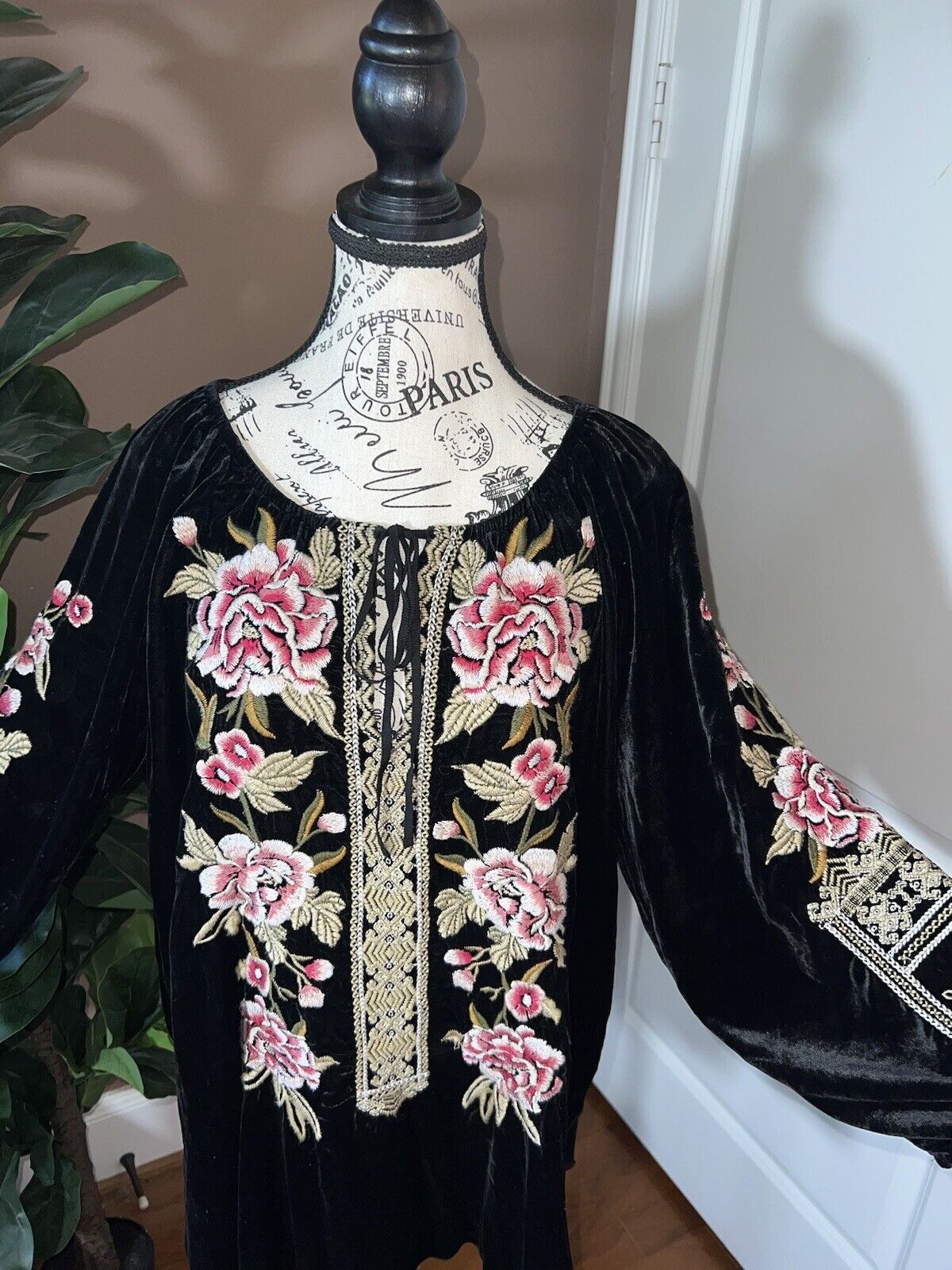 Johnny Was Black Velvet Heavily Embroidered Tunic Top L Large Peasant