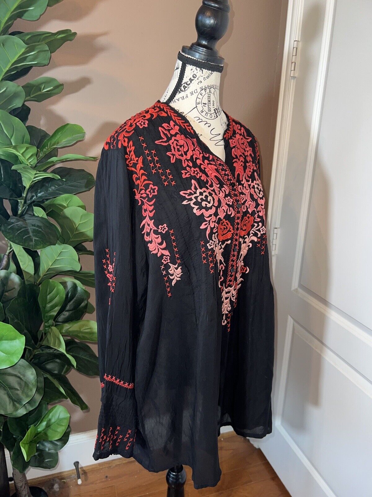 Johnny Was Silky Top Long Sleeve Button Up XXL 2X Gorgeous Black & Red Tunic