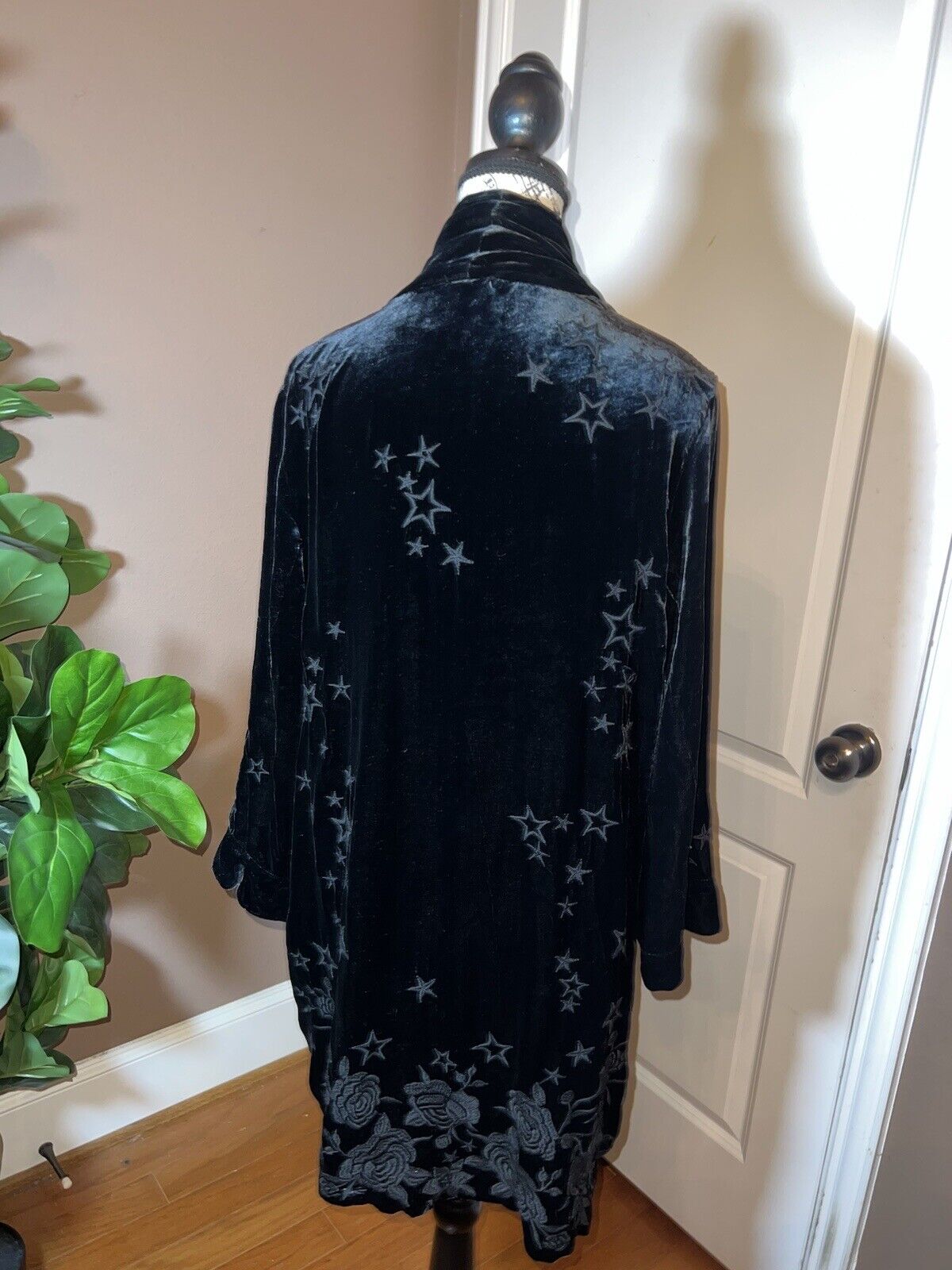 Johnny Was XL Velvet Kimono Celestial Wrap Jacket Black Tone Embroidery Star