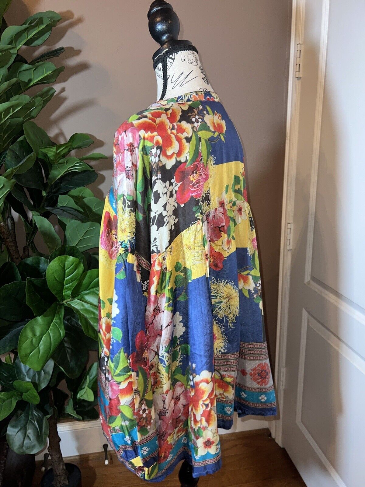 Johnny Was XL 1XL 1X 100% Silk Long Sleeve Tunic Top Kimono Vibrant Floral Color