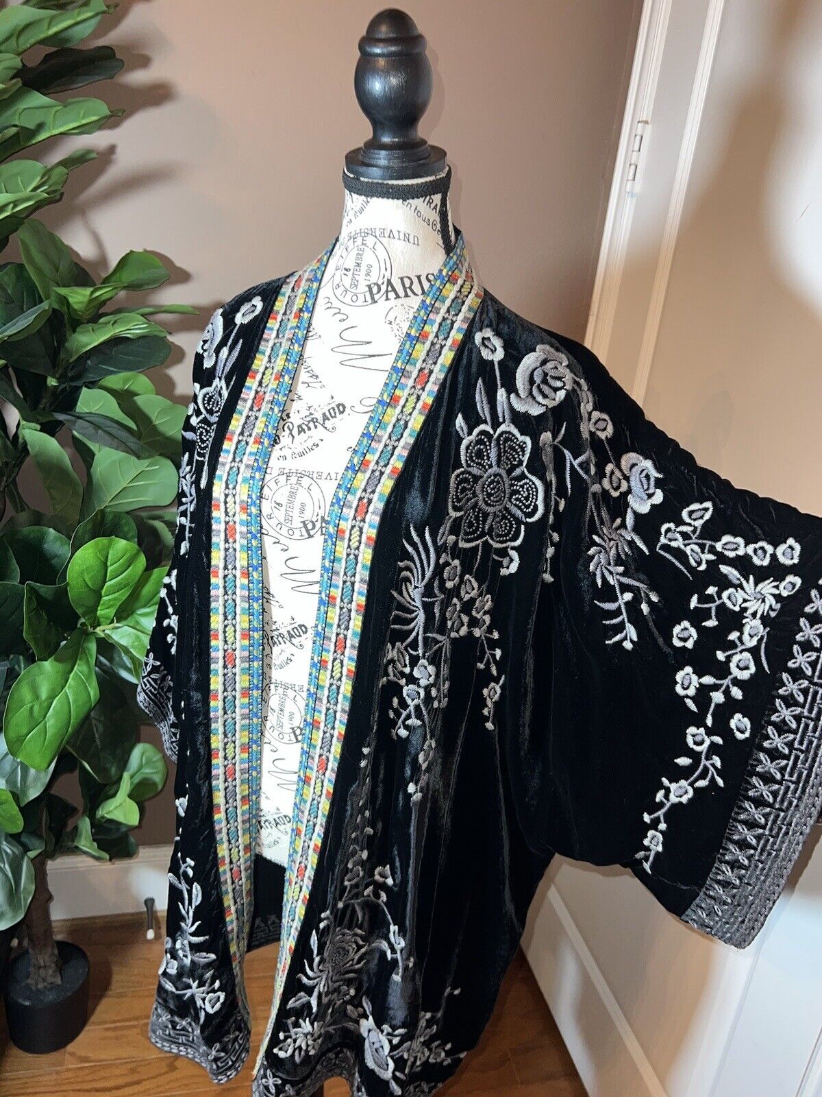 Johnny Was Black Velvet L Large Oversized Embroidered Wrap Duster Kimono