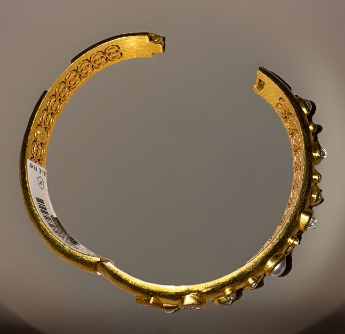 9010863