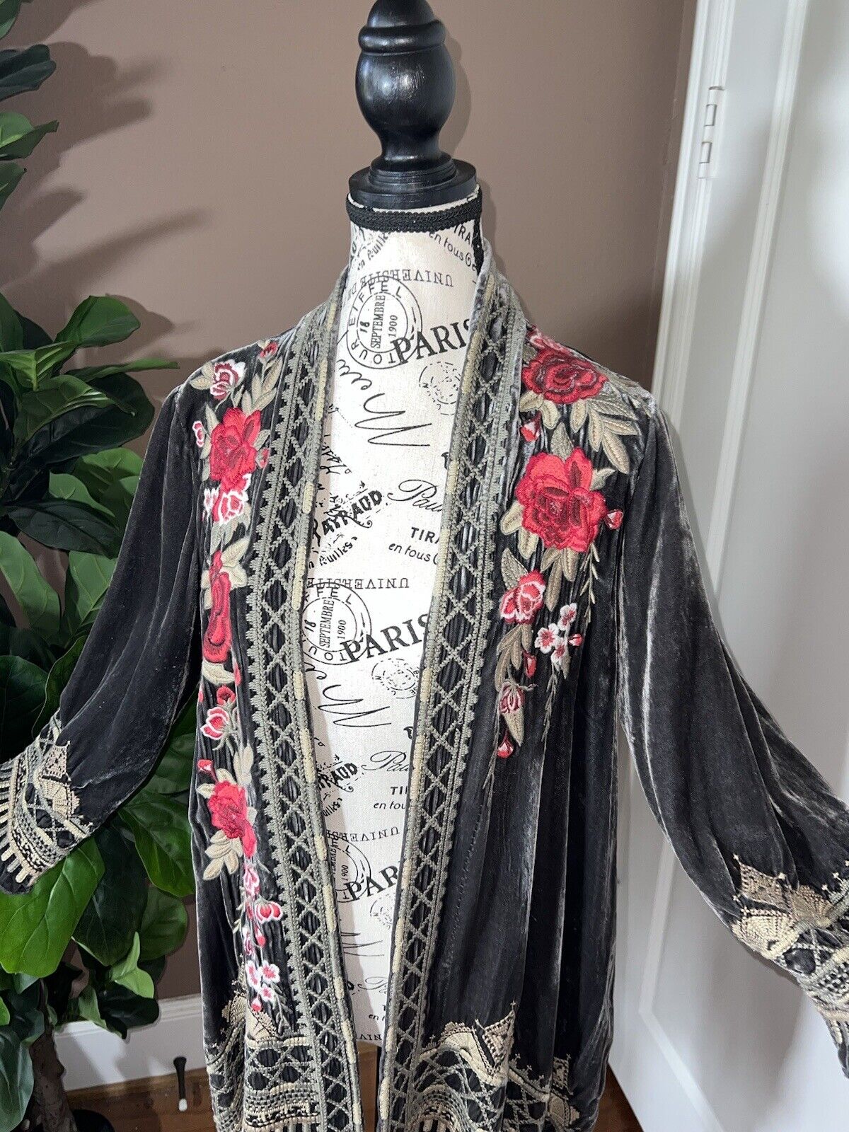 Johnny Was M Medium Grey Velvet Heavily Embroidered Kimono Wrap Top Roses