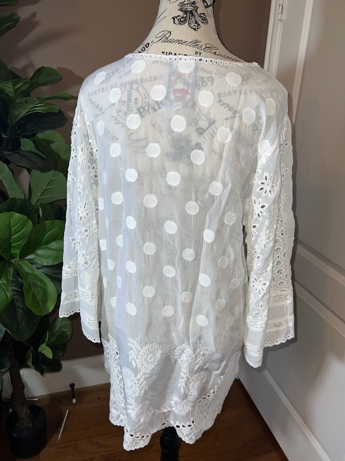 Johnny Was Silky Soft White Kimono Top Floral Eyelet Lace Sz L  Large SPRING